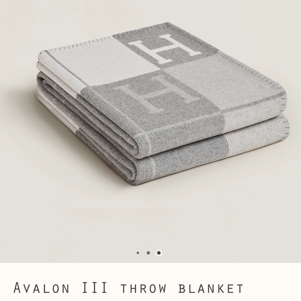Hermes Avalon III throw blanket
